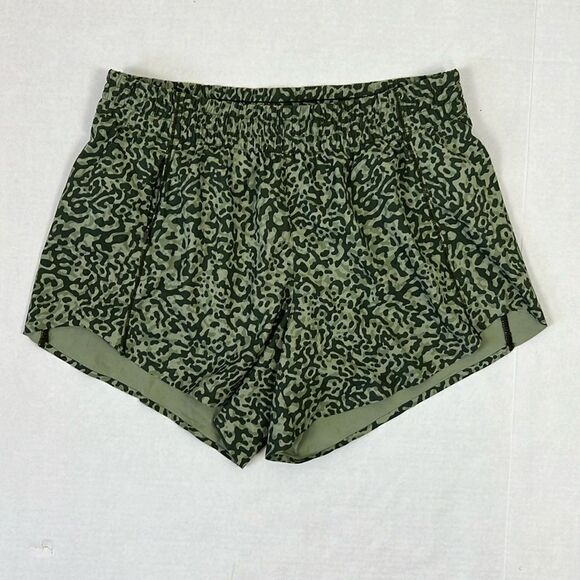 Athleta Green Camo Hustle 4.5" Running Shorts Small - Picture 1 of 13